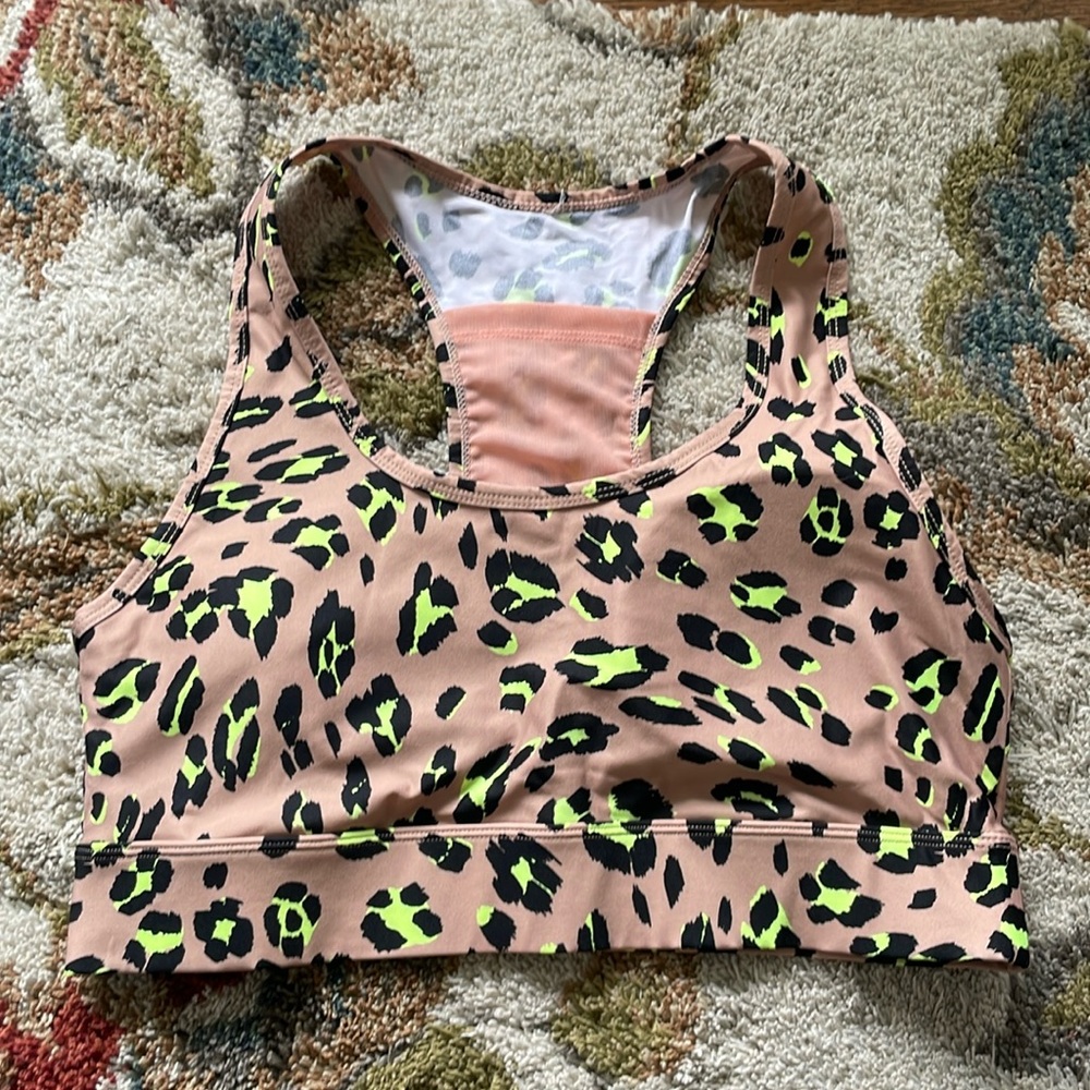 Fabletics sports bra with pocket to hold your phone !